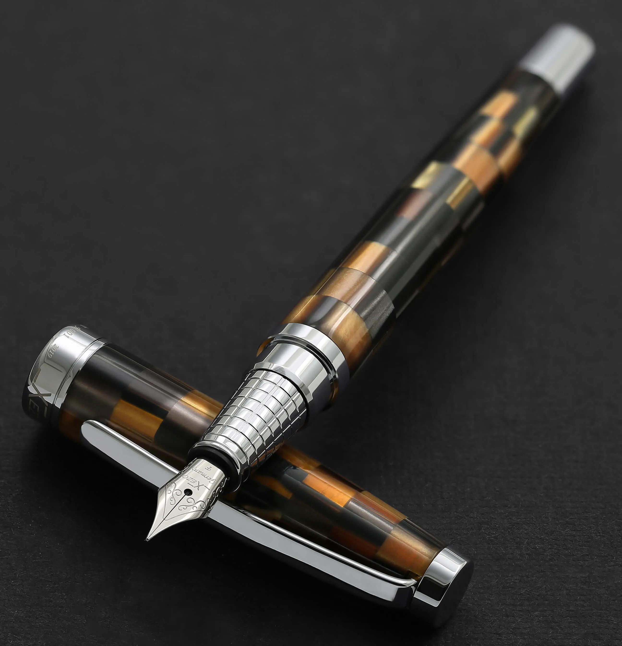 Urbanite I Acrylic & Brass Fountain Pen (Fine Nib) - Woody Brown